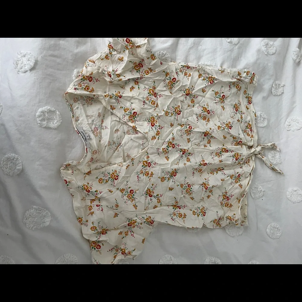 ☀️Madewell windowpane floral tie front v neck top xs
